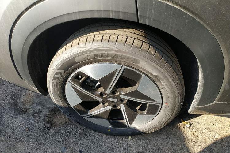 Used Geely Galaxy E5 2026 Model 610km Long-Distance Edition Exterior 4
