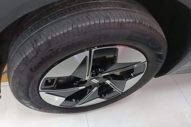Used Geely Galaxy E5 2026 Model 610km Exploration+ Edition Exterior 4