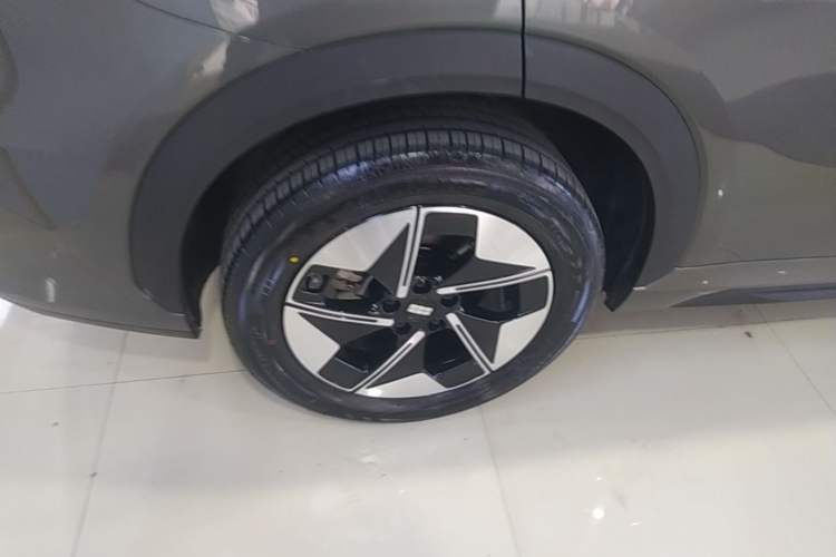 Used Geely Galaxy E5 2026 Model 610km Long-Distance Edition Exterior 5
