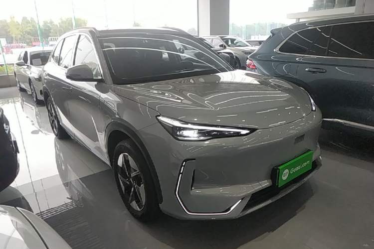 Used Geely Galaxy E5 2026 Model 610km Exploration+ Edition Front Right 45 Deg