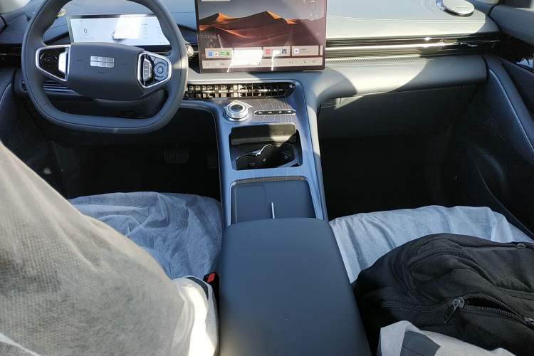 Used Geely Galaxy E5 2026 Model 610km Long-Distance Edition Gear Lever