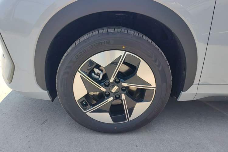 Used Geely Galaxy E5 2026 Model 530km Launch Edition Left Front Wheel Hub