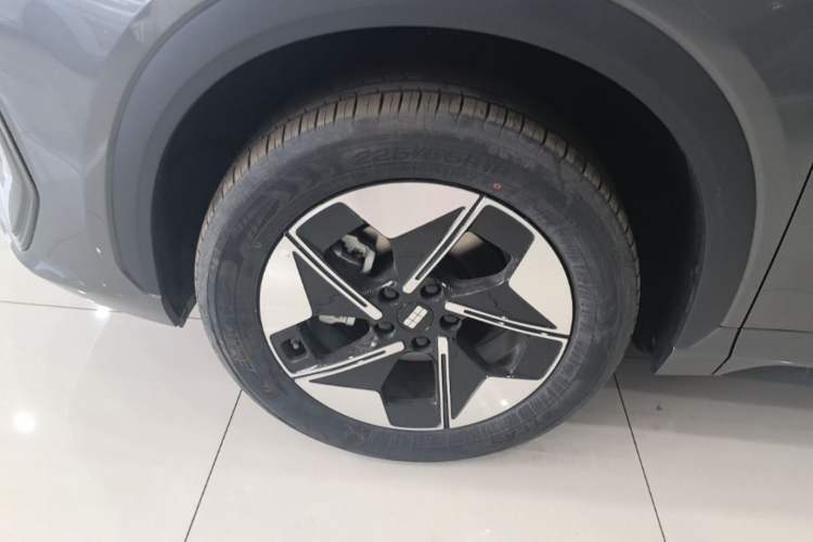 Used Geely Galaxy E5 2026 Model 530km Launch Edition Left Front Wheel Hub