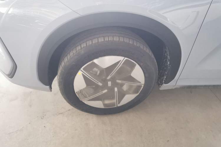 Used Geely Galaxy E5 2026 Model 530km Launch Edition Left Front Wheel Hub
