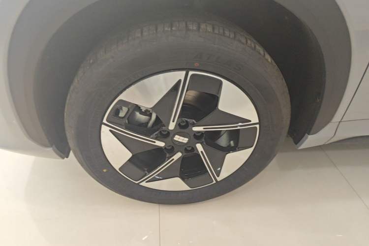 Used Geely Galaxy E5 2026 Model 530km Launch Edition Left Front Wheel Hub