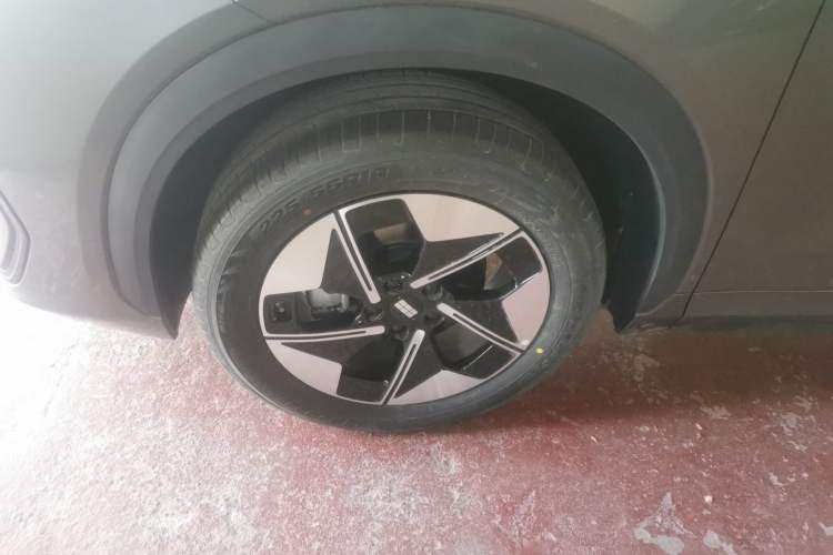 Used Geely Galaxy E5 2026 Model 530km Launch Edition Left Front Wheel Hub
