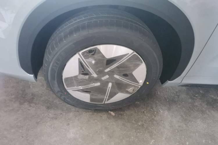 Used Geely Galaxy E5 2026 Model 530km Launch Edition Left Front Wheel Hub