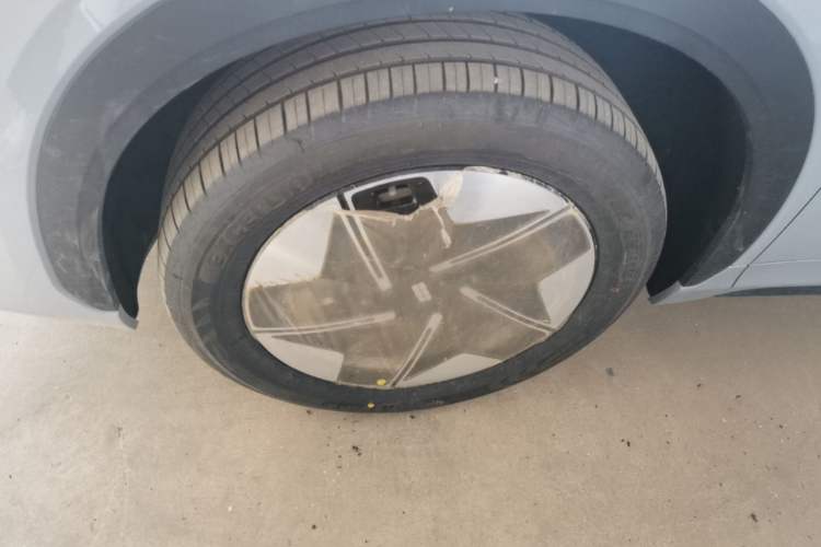 Used Geely Galaxy E5 2026 Model 530km Launch Edition Left Front Wheel Hub
