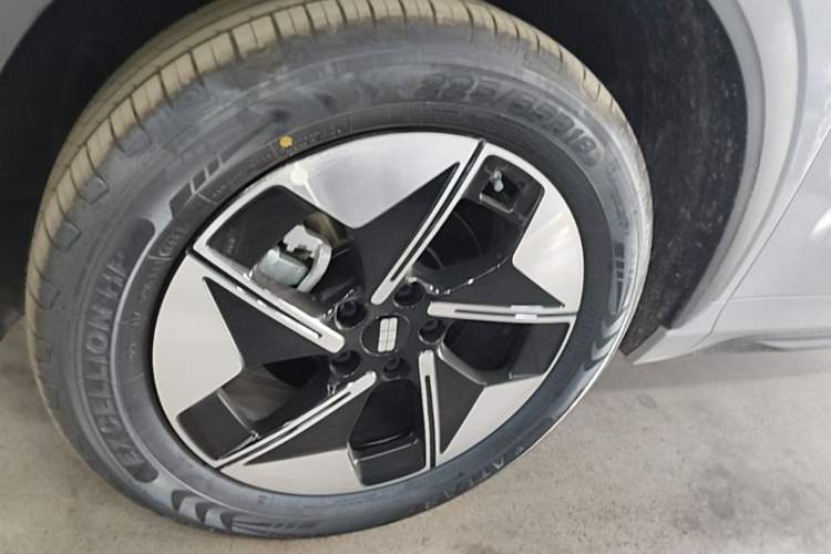 Used Geely Galaxy E5 2026 Model 530km Launch Edition Left Front Wheel Hub