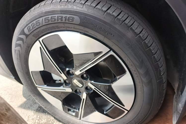 Used Geely Galaxy E5 2026 Model 530km Exploration Edition Left Front Wheel Hub