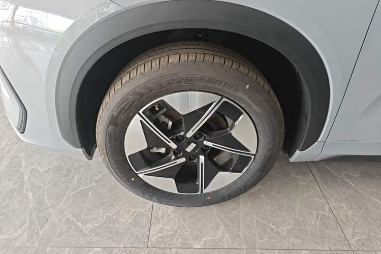 Used Geely Galaxy E5 2026 Model 530km Launch Edition Left Front Wheel Hub