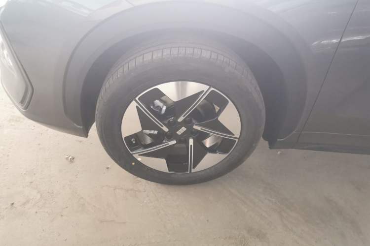 Used Geely Galaxy E5 2026 Model 530km Launch Edition Left Front Wheel Hub