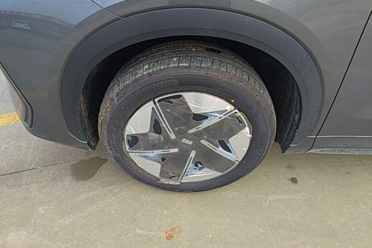 Used Geely Galaxy E5 2026 Model 530km Launch Edition Left Front Wheel Hub