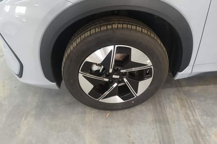 Used Geely Galaxy E5 2026 Model 530km Launch Edition Left Front Wheel Hub