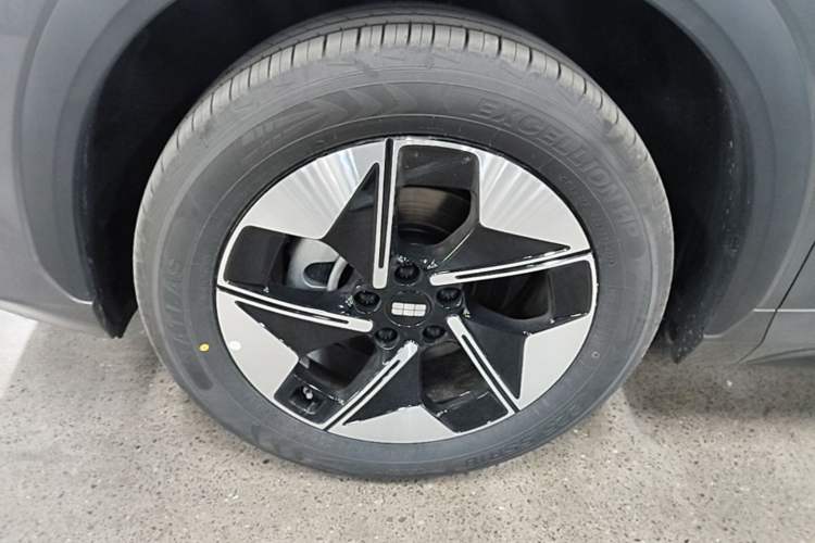 Used Geely Galaxy E5 2026 Model 530km Exploration Edition Left Front Wheel Hub