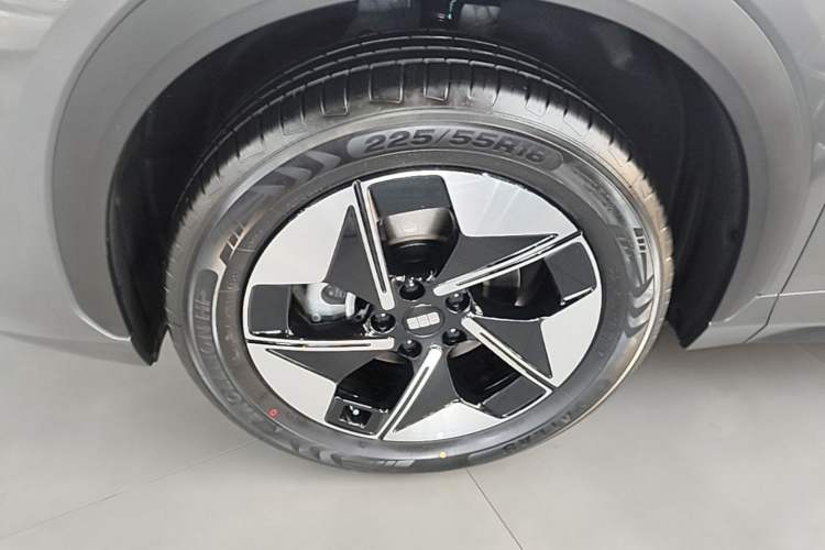 Used Geely Galaxy E5 2026 Model 530km Launch Edition Left Front Wheel Hub