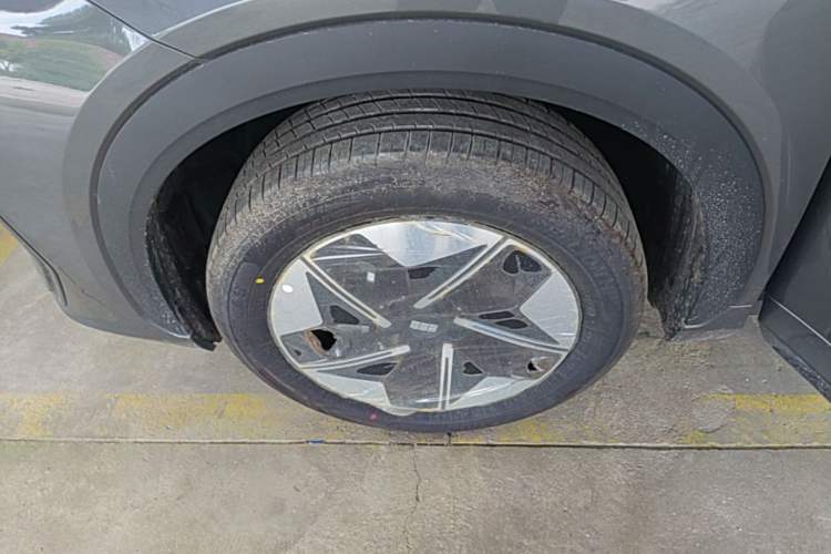 Used Geely Galaxy E5 2026 Model 530km Launch Edition Left Front Wheel Hub
