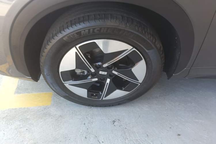 Used Geely Galaxy E5 2026 Model 610km Exploration+ Edition Left Front Wheel Hub