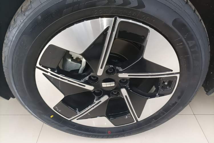 Used Geely Galaxy E5 2026 Model 530km Exploration Edition Left Front Wheel Hub