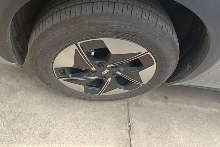 Used Geely Galaxy E5 2026 Model 530km Launch Edition Left Front Wheel Hub