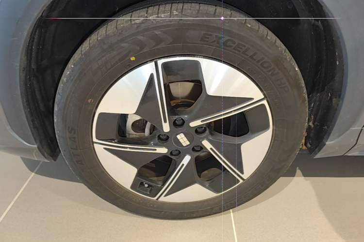 Used Geely Galaxy E5 2026 Model 610km Exploration+ Edition Left Front Wheel Hub