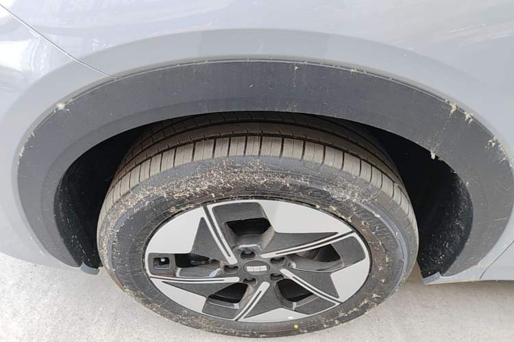 Used Geely Galaxy E5 2026 Model 530km Launch Edition Left Front Wheel Hub