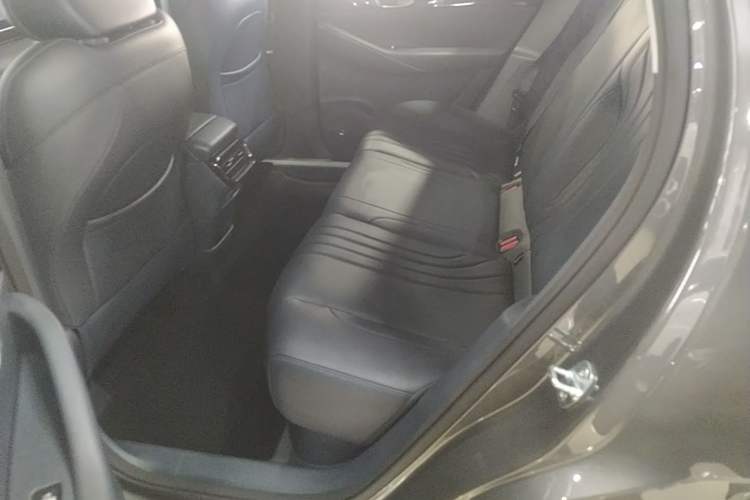 Used Geely Galaxy E5 2026 Model 610km Long-Distance Edition Left Rear Seat