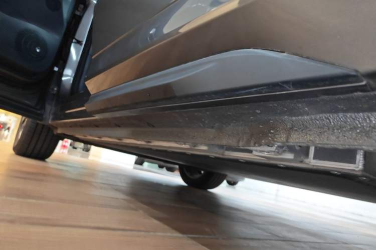 Used Geely Galaxy E5 2026 Model 610km Exploration+ Edition Left Side Sill