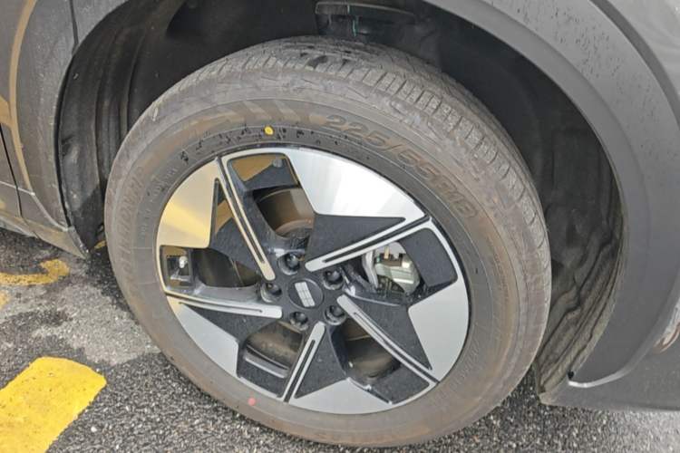 Used Geely Galaxy E5 2026 Model 610km Exploration+ Edition Right Front Wheel Hub