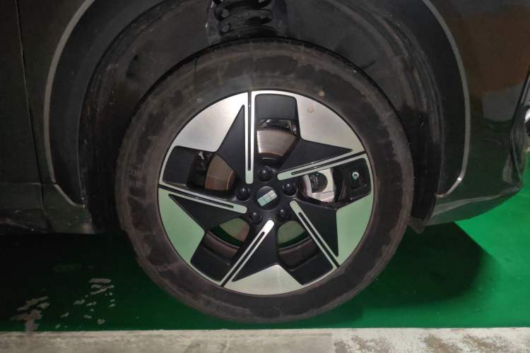 Used Geely Galaxy E5 2026 Model 610km Exploration+ Edition Right Front Wheel Hub