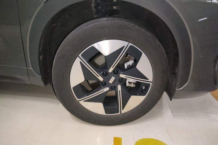Used Geely Galaxy E5 2026 Model 530km Exploration Edition Right Front Wheel Hub