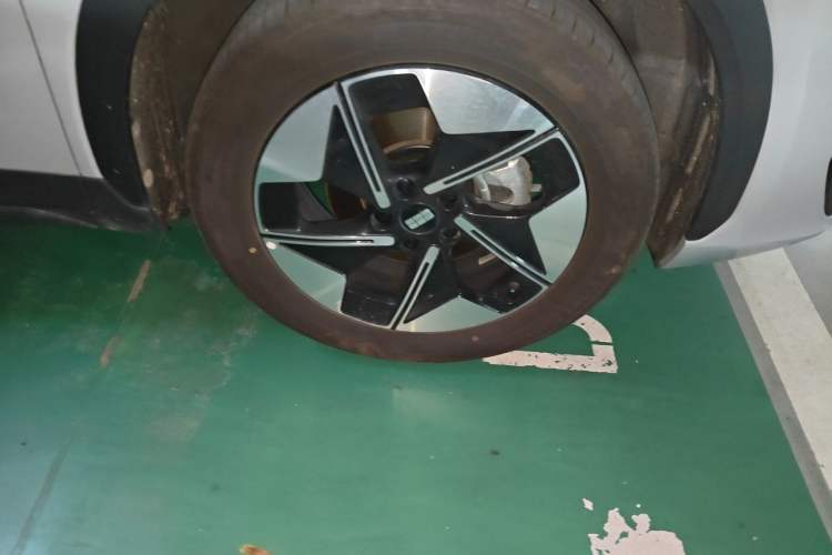 Used Geely Galaxy E5 2026 Model 530km Launch Edition Right Front Wheel Hub