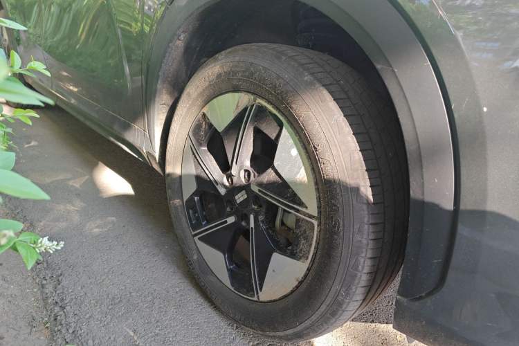 Used Geely Galaxy E5 2026 Model 530km Launch Edition Right Front Wheel Hub
