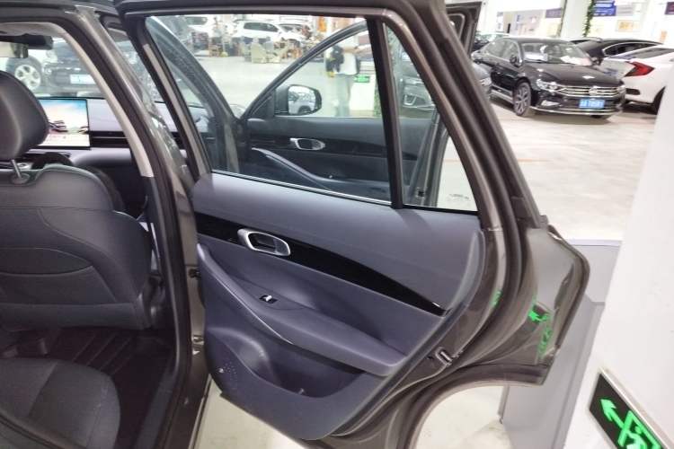 Used Geely Galaxy E5 2026 Model 610km Exploration+ Edition Right Rear Door Interior
