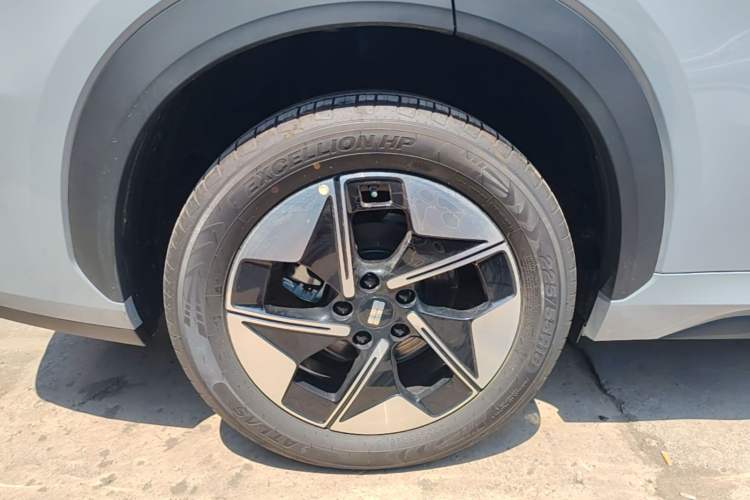 Used Geely Galaxy E5 2026 Model 530km Launch Edition Right Rear Wheel Hub