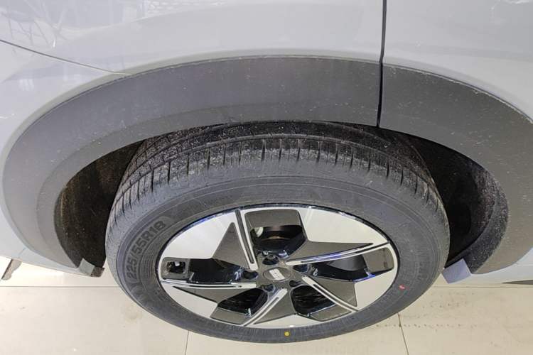 Used Geely Galaxy E5 2026 Model 530km Launch Edition Right Rear Wheel Hub