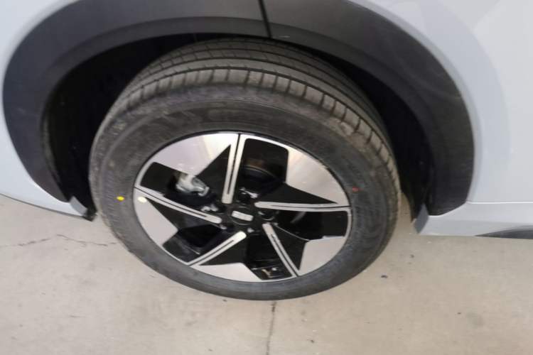 Used Geely Galaxy E5 2026 Model 530km Launch Edition Right Rear Wheel Hub