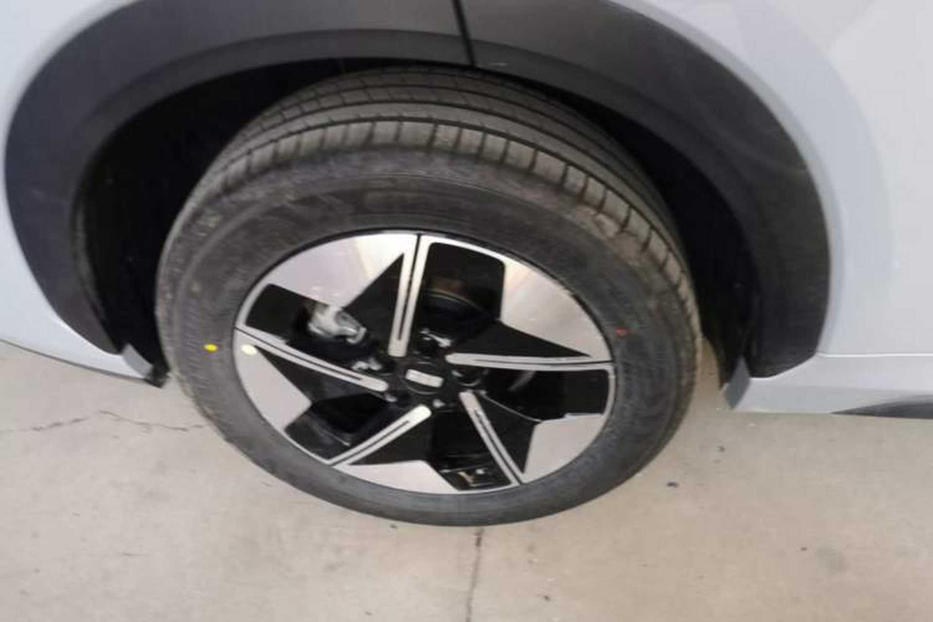 Used Geely Galaxy E5 2026 Model 530km Launch Edition Right Rear Wheel Hub