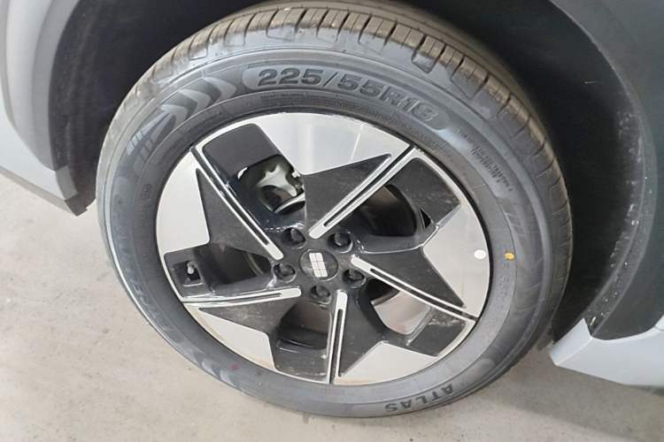 Used Geely Galaxy E5 2026 Model 530km Launch Edition Right Rear Wheel Hub