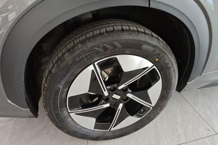 Used Geely Galaxy E5 2026 Model 530km Exploration Edition Right Rear Wheel Hub