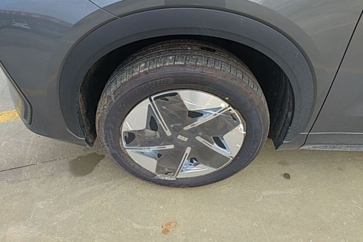Used Geely Galaxy E5 2026 Model 530km Launch Edition Right Rear Wheel Hub