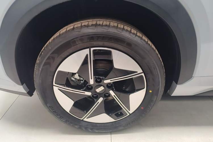 Used Geely Galaxy E5 2026 Model 530km Launch Edition Right Rear Wheel Hub