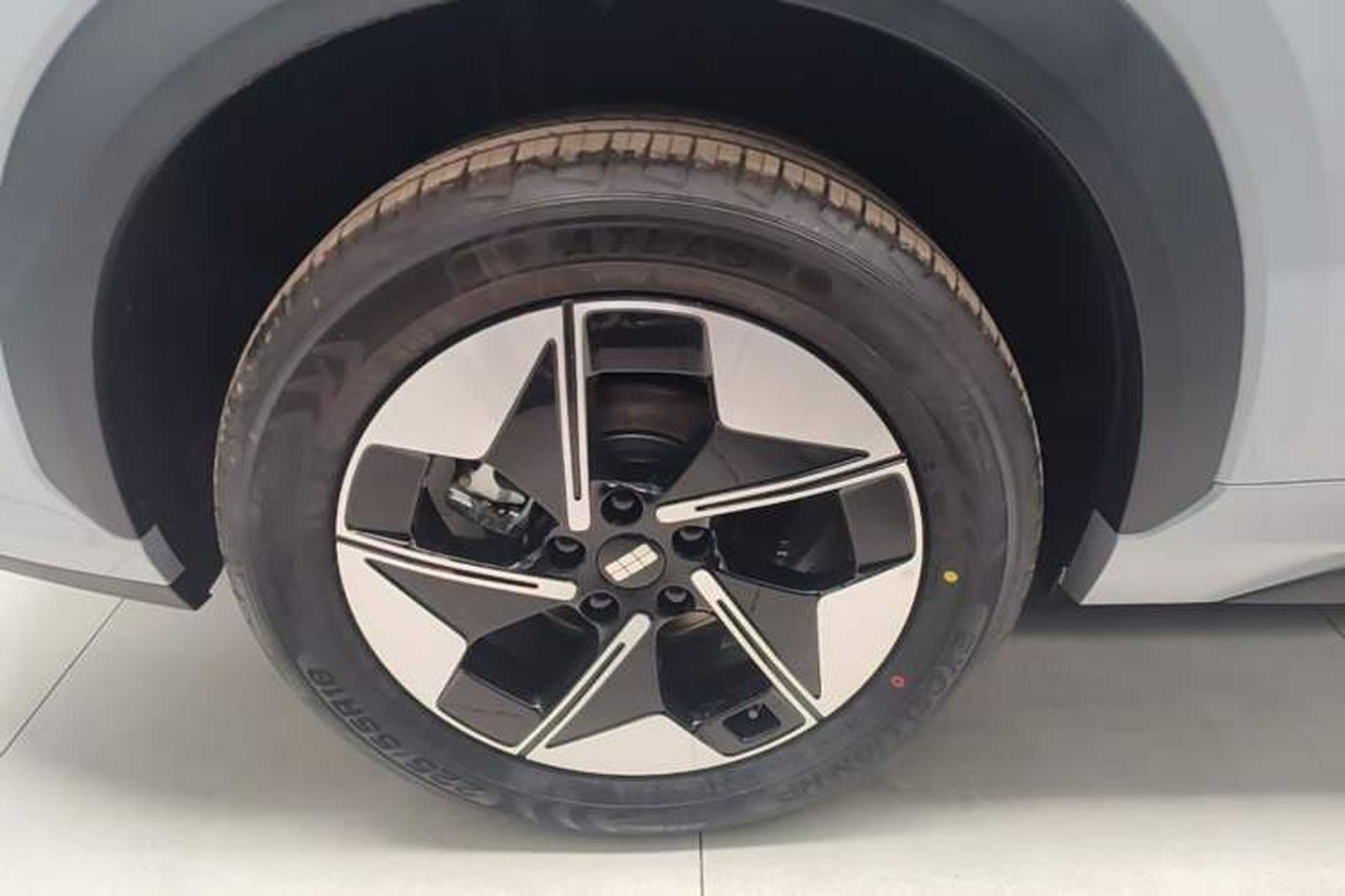 Used Geely Galaxy E5 2026 Model 530km Launch Edition Right Rear Wheel Hub