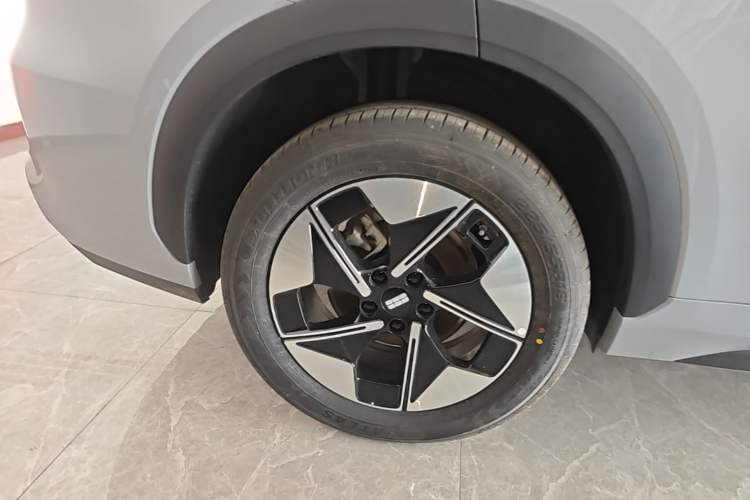 Used Geely Galaxy E5 2026 Model 530km Launch Edition Right Rear Wheel Hub