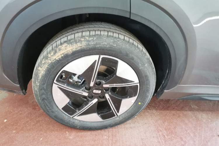 Used Geely Galaxy E5 2026 Model 530km Launch Edition Right Rear Wheel Hub