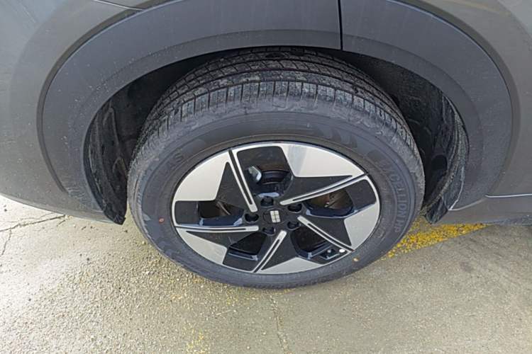 Used Geely Galaxy E5 2026 Model 530km Launch Edition Right Rear Wheel Hub