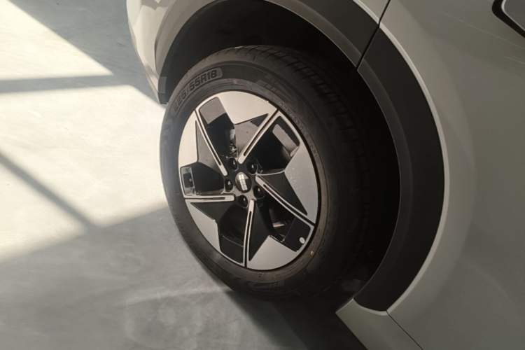 Used Geely Galaxy E5 2026 Model 530km Launch Edition Right Rear Wheel Hub