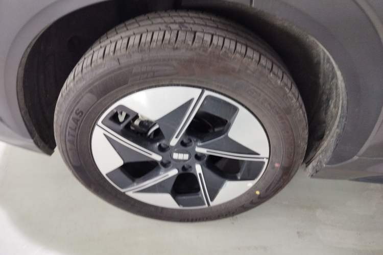 Used Geely Galaxy E5 2026 Model 610km Exploration+ Edition Right Rear Wheel Hub