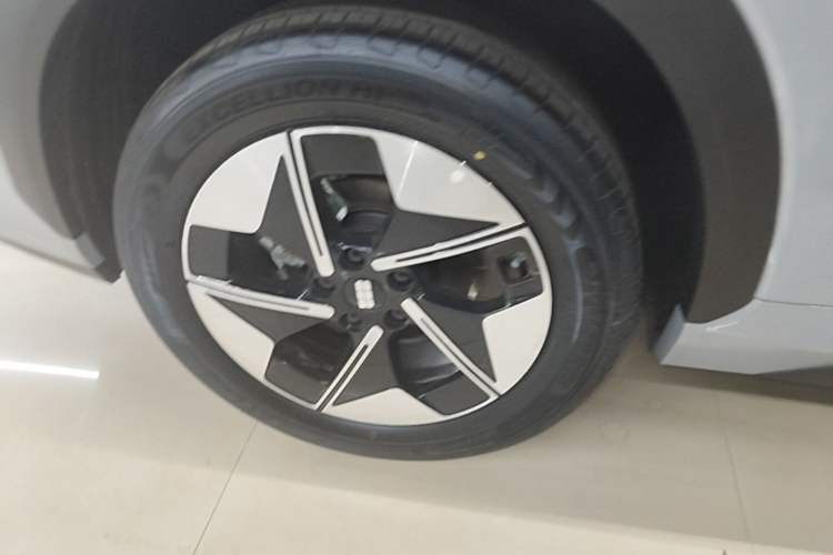 Used Geely Galaxy E5 2026 Model 530km Launch Edition Right Rear Wheel Hub