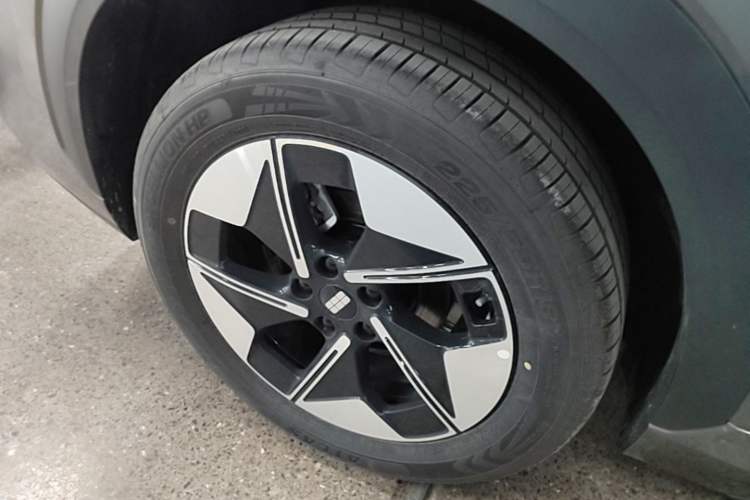 Used Geely Galaxy E5 2026 Model 530km Exploration Edition Right Rear Wheel Hub